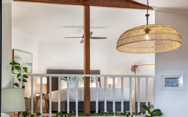 The Lookout, Eagle Bay