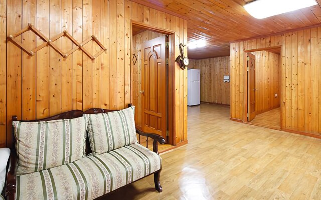 Yangsan Forur Seasons Villa Pension
