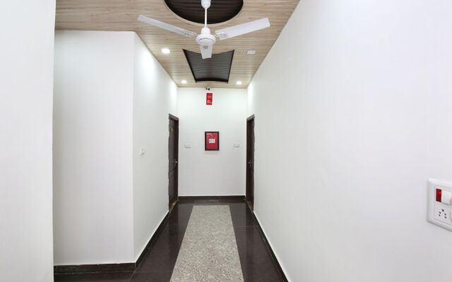 OYO 9602 Hotel Bharat Lodge