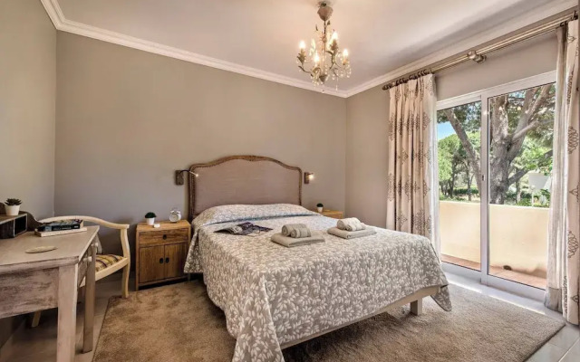 4 Bedrooms Private Pool Close To All Amenities