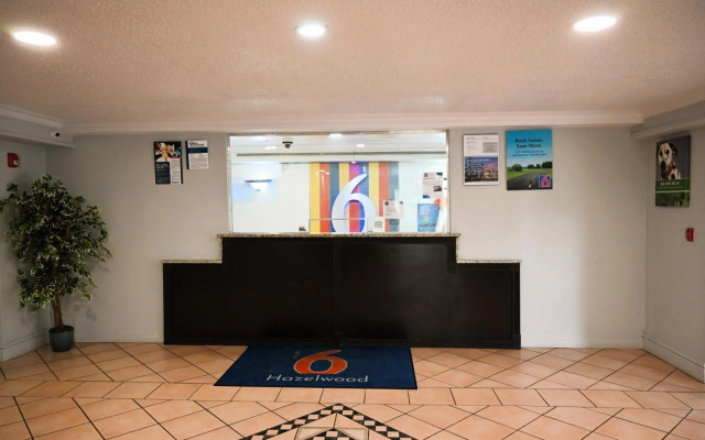 Motel 6 Hazelwood, MO