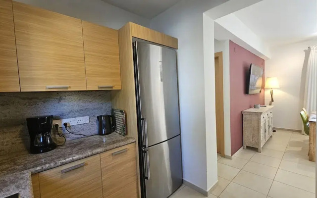 62 APH - Stay Aphrodite Hills Apartment