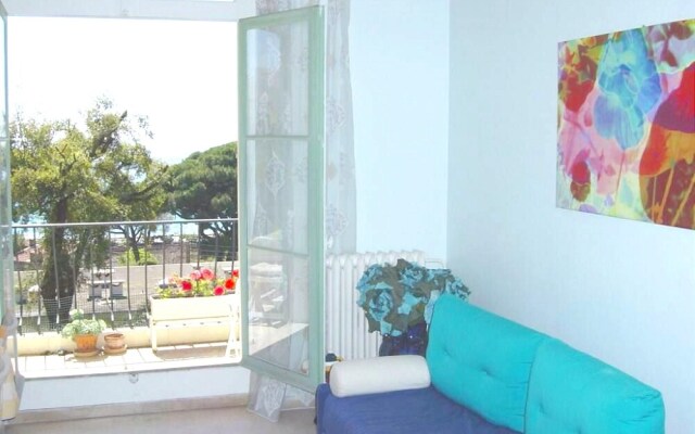 Studio in Cannes, With Wonderful sea View, Enclosed Garden and Wifi -