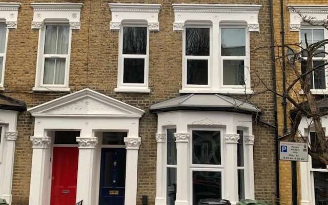 Very Large and Splendid Terrace House in London