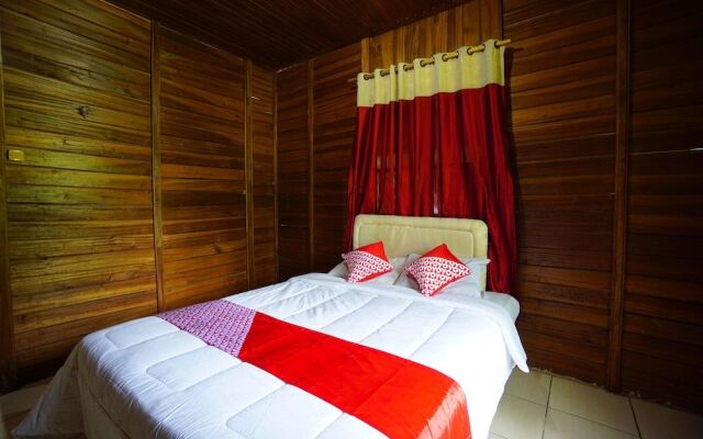 OYO 1254 Golden Lake Resort