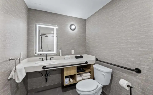 Sandman Signature Dallas Las Colinas Hotel & Suites
