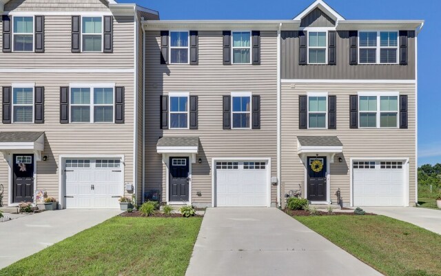 Sunlit Milford Townhome < 2 Mi to Riverwalk!