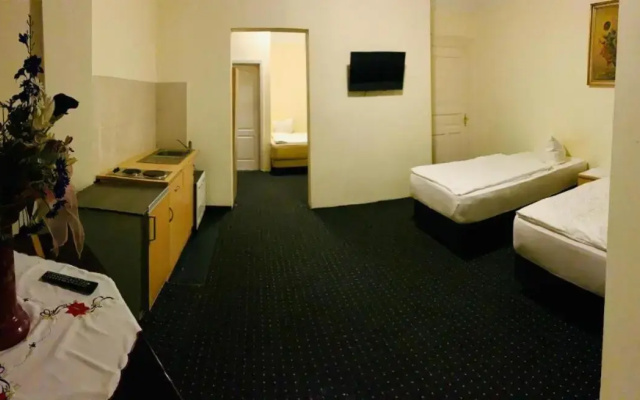 Hotel Pension De Lux