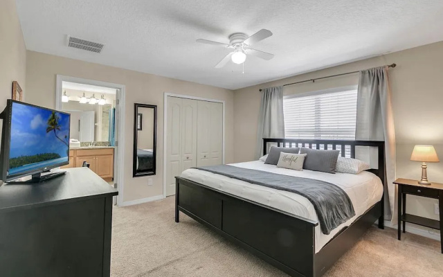 Paradise Palms 8976