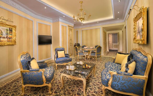 Royal Rose Abu Dhabi, Curio Collection by Hilton