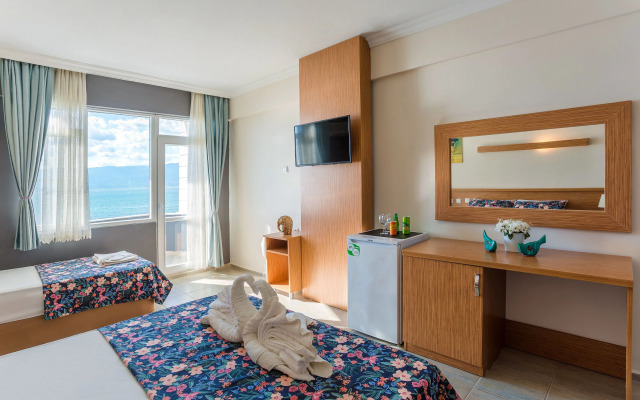 Aqua Nina Resort Hotel