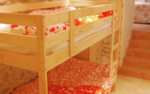 Lovely Country Cottage in Valreas with Swimming Pool