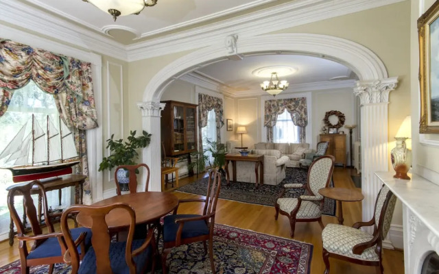 Homeport Historic Bed & Breakfast/Inn c 1858