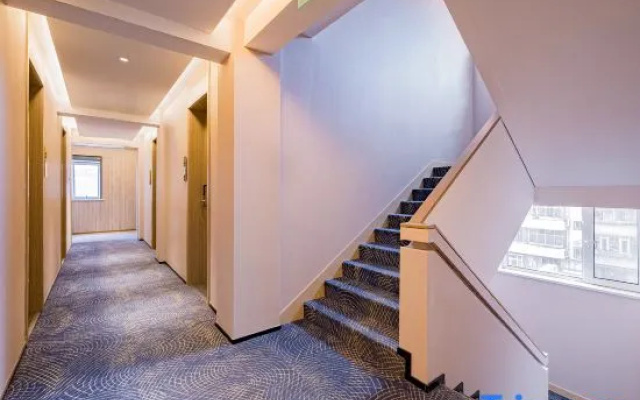 Starway Hotel (Beijing Lama Temple, Hepingli North Street Subway Station)