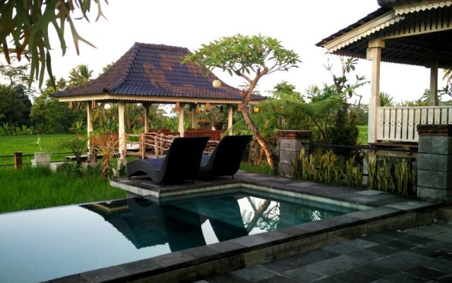 Uma Caming Villas & Gym