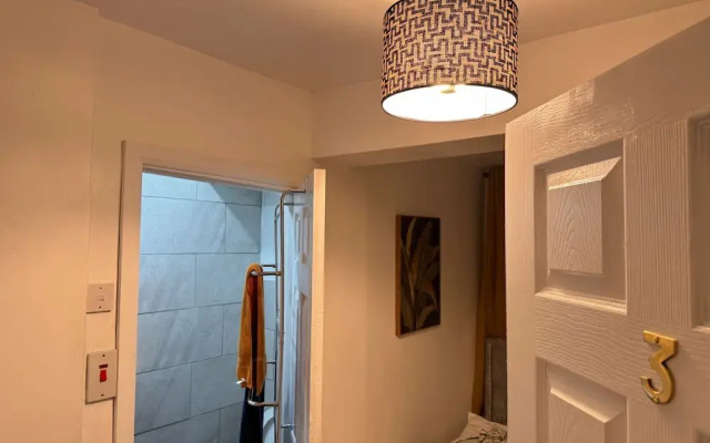 Sheffield - House - Sleeps 5 - Parking - Garden
