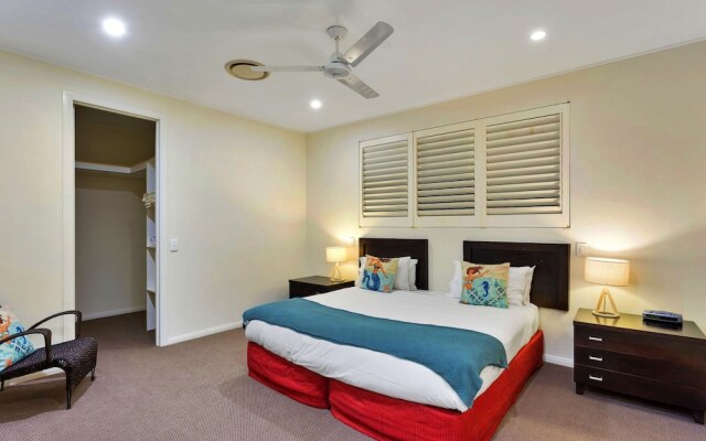 Pavillions 12 With Pool And Golf Buggy