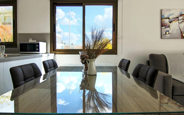 Phaedrus Living: CityView Luxury Flat Georgos 203