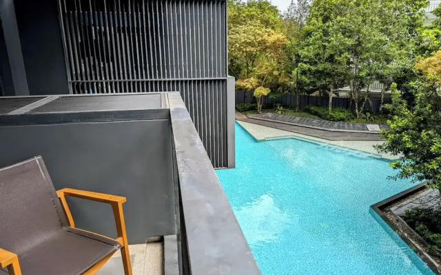 The Deck Condominium 184