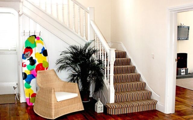 8 Bedroom Beach House, in Bournemouth and hot tub