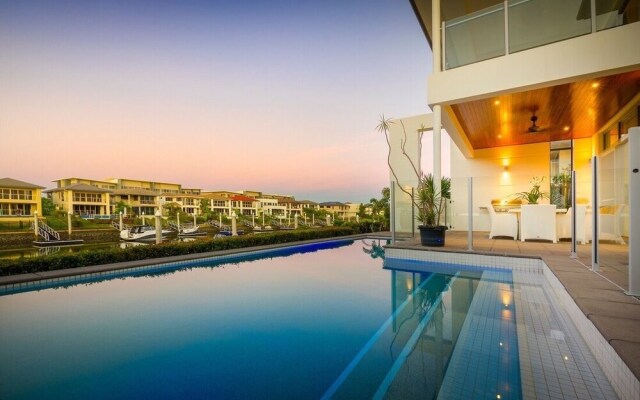 Holiday Home Vogue Living @ Hope Island Resort