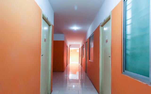 SPOT ON 66923 Divine Inn-g Hotel