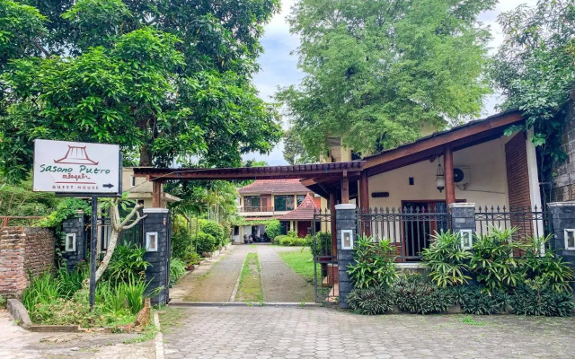 OYO 261 Sasono Putro Residence