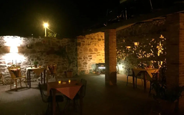 Hayat Alti Otel Ayvalik