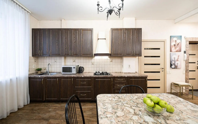 Пять Звезд на Ленина 51