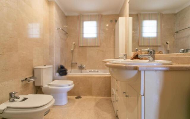 4 bedroom apartment close by beach in Fuengirola