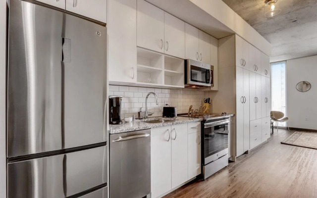 FRONTDESK Urbanite Apts Lower East Side Milwaukee