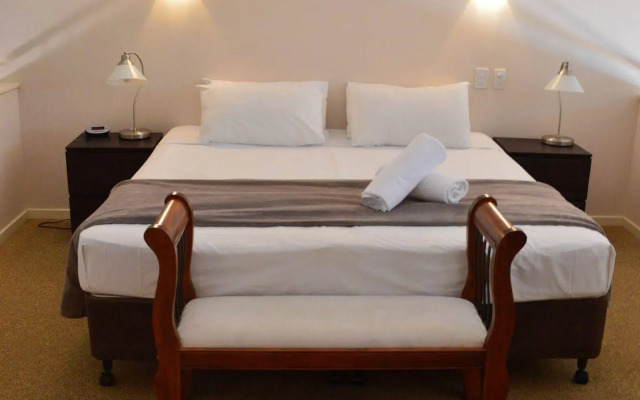 Outrigger Bay Apartments