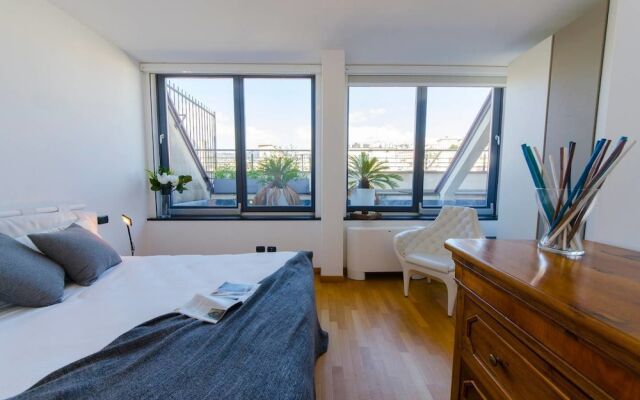 Altido Penthouse next to Acquario