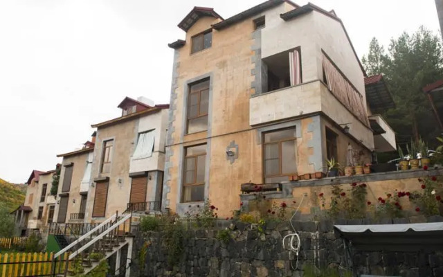 Astafian Chalet Tsaghkadzor