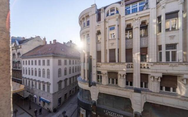 Elisabeth Apartment on Váci Street