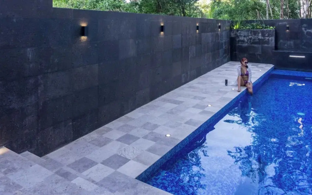 Luxury Studio Rooftop Pool and Jacuzzi