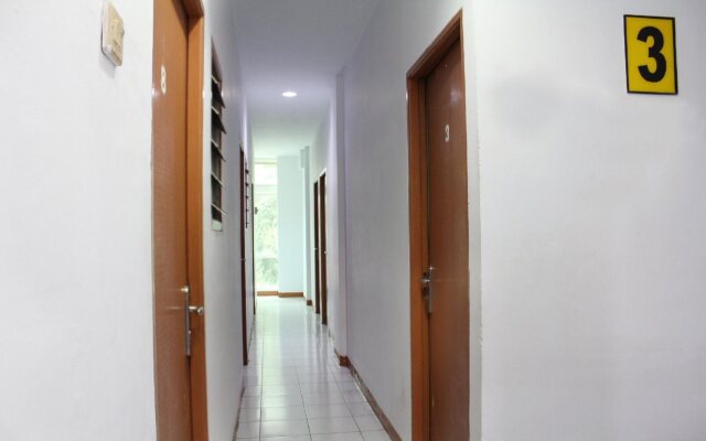 OYO 176 Near Cideng Virgo Residence