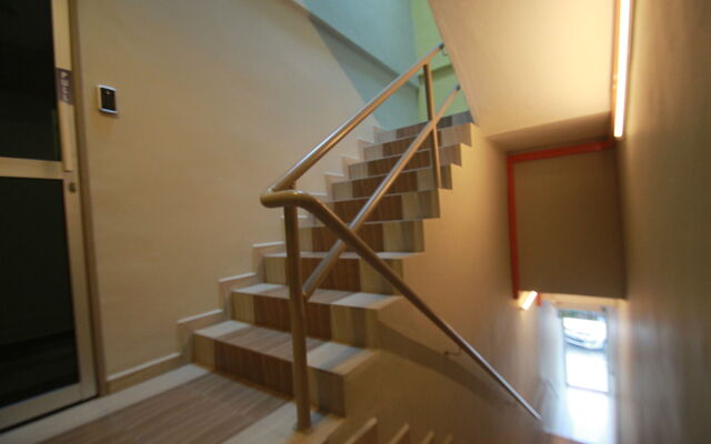 Oyo 89442 24 Seven Hotel