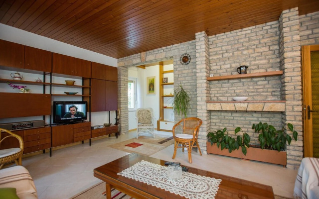 Apartments Lončar