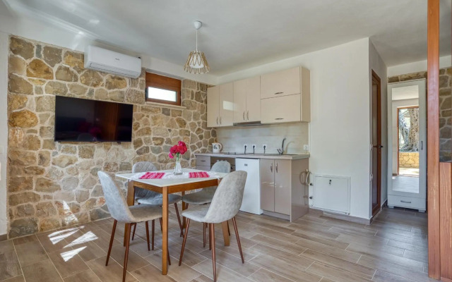 Stonehouse in Olives