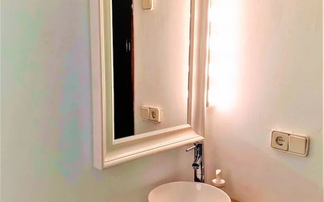 LARGE Apartment with large and sunny Terrace - Garden & Outdoor Gym, ALICANTE CENTER