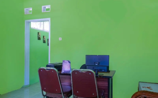 Spot On 2859 Fatan Costel – Guest Rooms – Cianjur