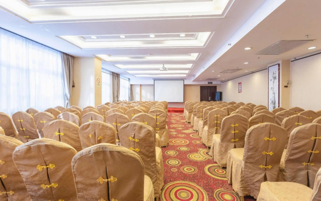 Minghao Holiday Hotel (Pingdingshan Kaiyuan Road Pedestrian Street)
