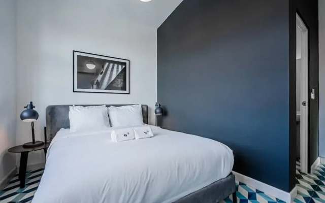 w Amazing 2BR in Santa Ana
