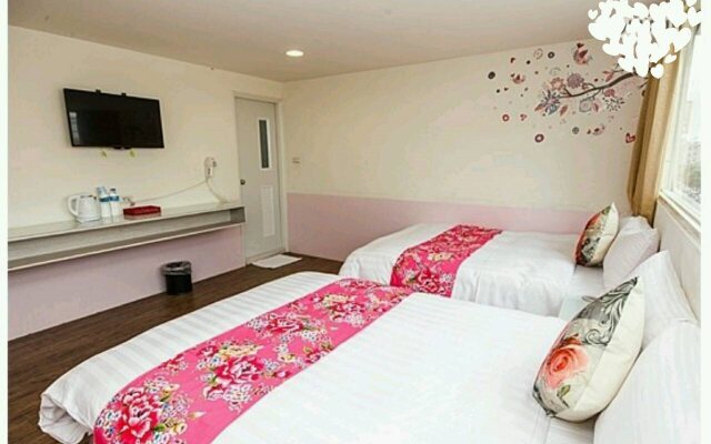 Happy Holiday Hotel