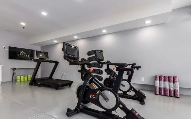 LUX Downtown Studio Balcony Gym Old Town