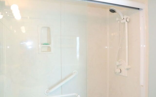 Jamaica Royale T63 - 2 Br Condo