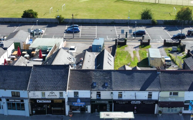 Village Cwtch Whitchurch Apartment