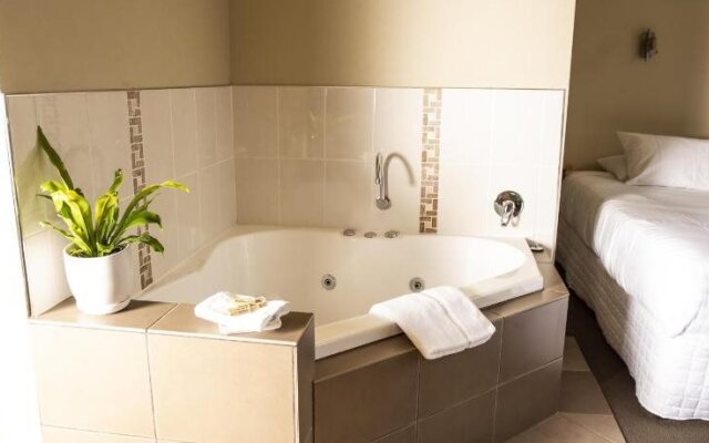 Little Norfolk Bay Events and Chalets