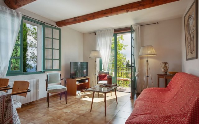 Cosy Apartment in Vachères With Private Garden